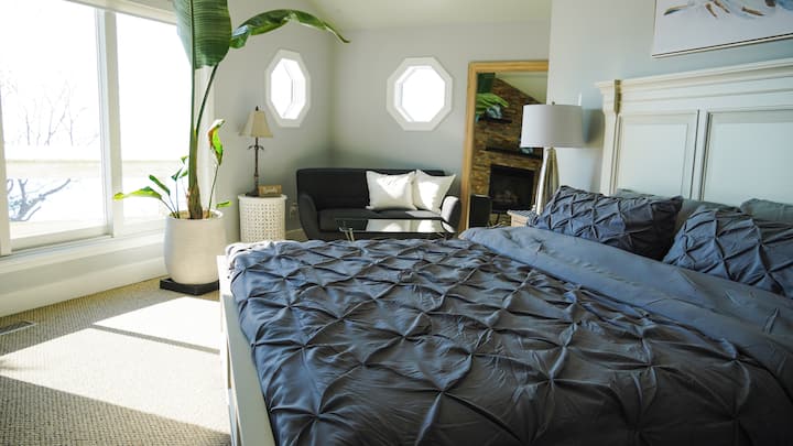 Master bedroom with balcony overlooking the lake.