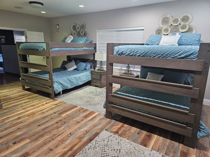 Thornton Suite

Lower Floor