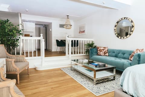 Top Airbnb: The Polaroid Suite in West Palm Beach / Boca Raton