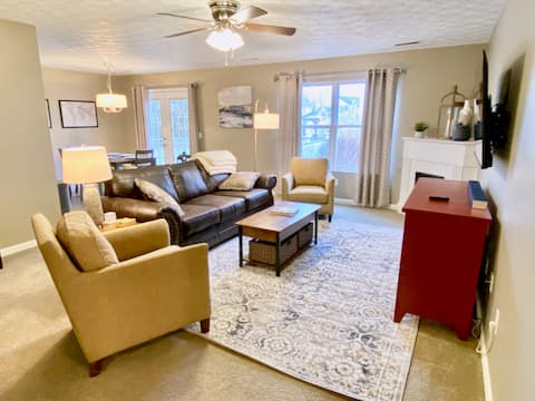 Cozy 3-bed ranch w/ stocked kitchen-WPAFB, Dayton