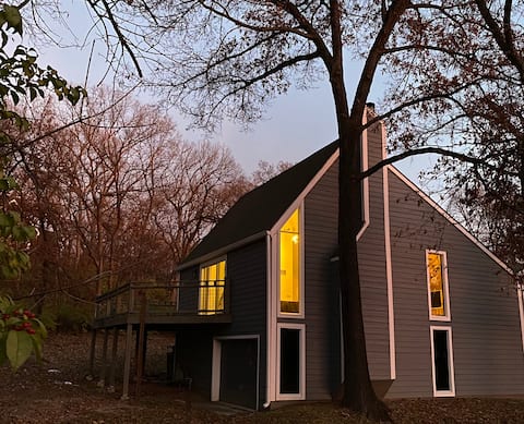 Cozy Cottage in Park-like Setting, Great location