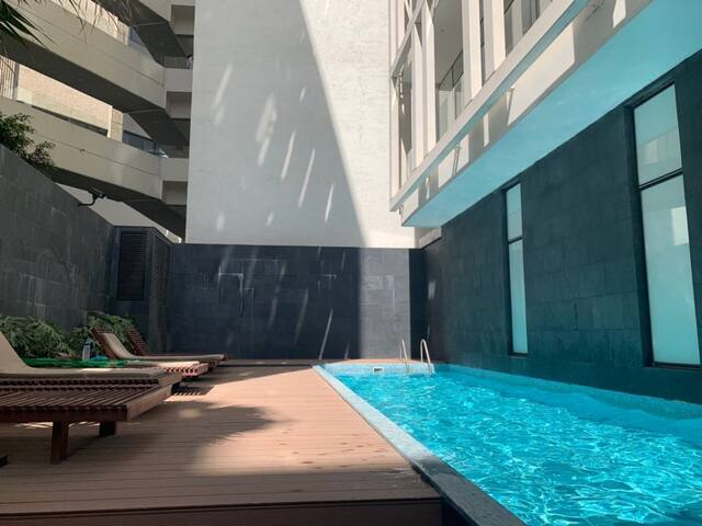 Contemporary Apt in 10th floor w/amazing amenities gallery image 3