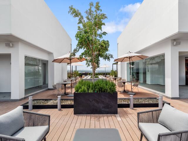 Contemporary Apt in 10th floor w/amazing amenities gallery image 4