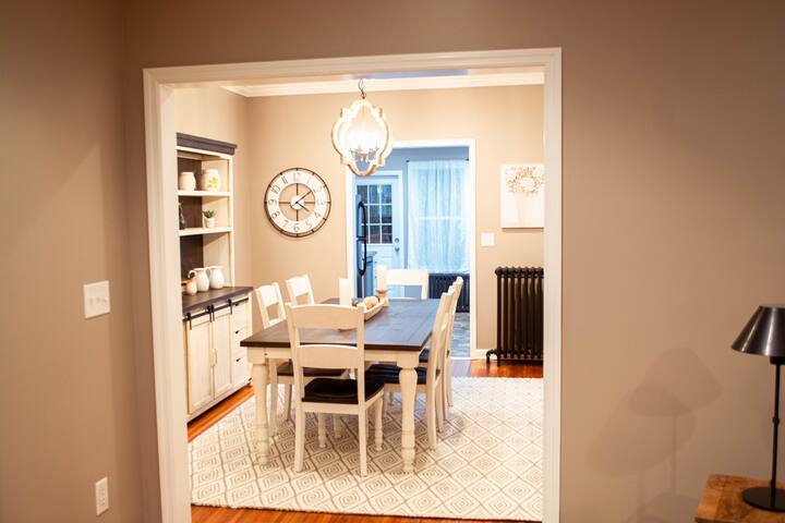 Spacious Urban APT w/4BR & Office in Albany gallery image 4