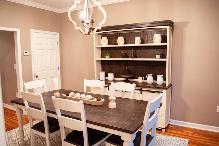 Spacious Urban APT w/4BR & Office in Albany gallery image 5