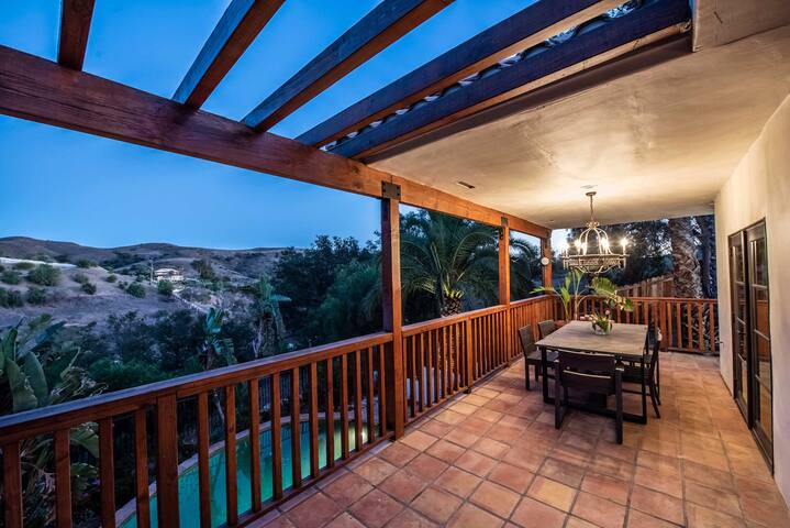 Entire villa in Malibu_5-bedroom with Pool and Spa gallery image 5