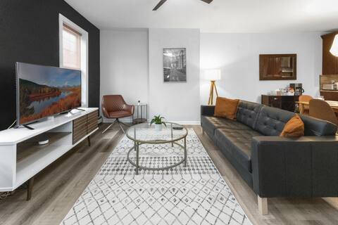 2 bedroom 1 bath a walk to NYC Path train to NYC