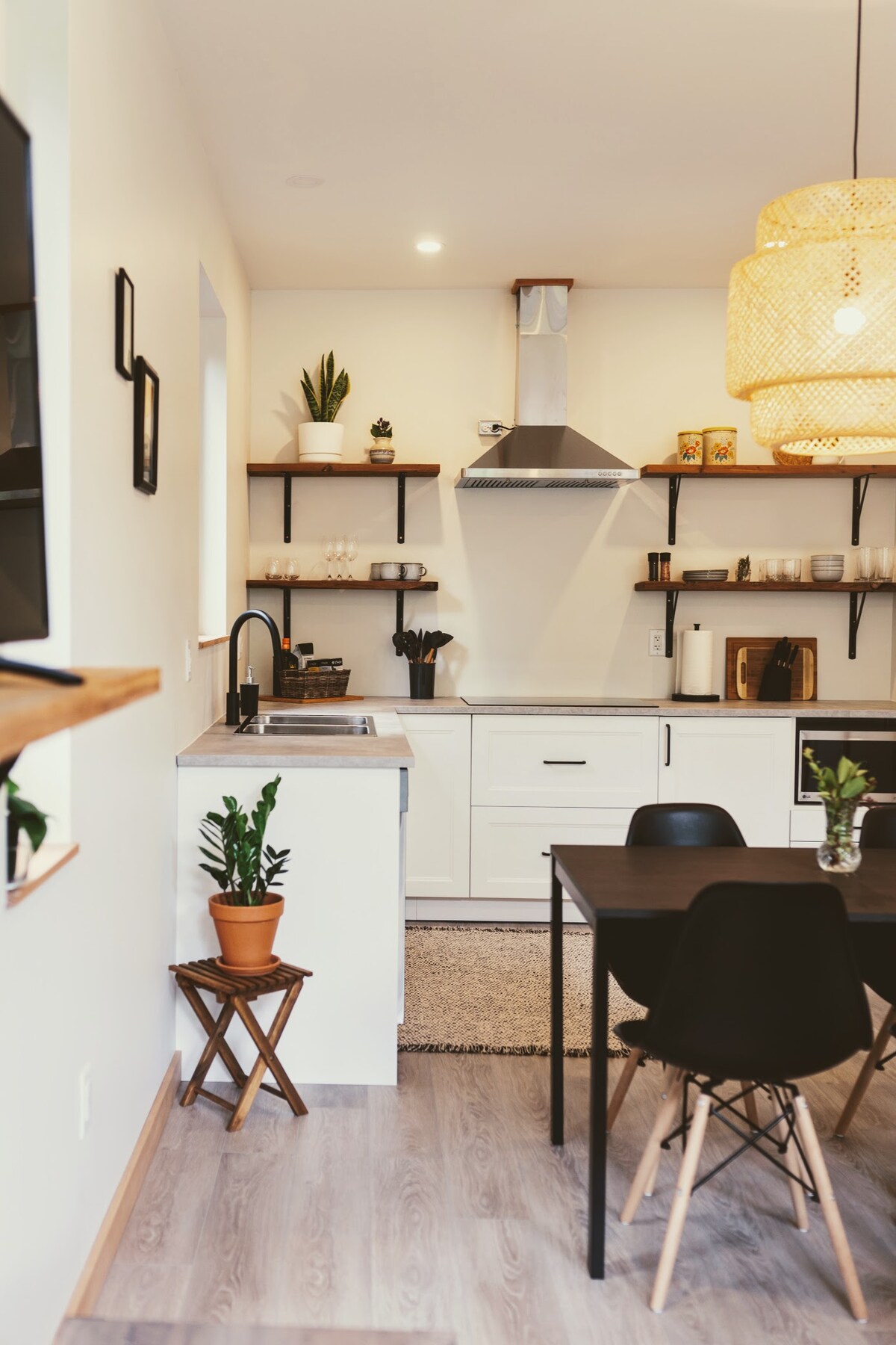 The Sitka Suite Modern 2 Bedroom Hideaway Guest suites for Rent in Ucluelet, British