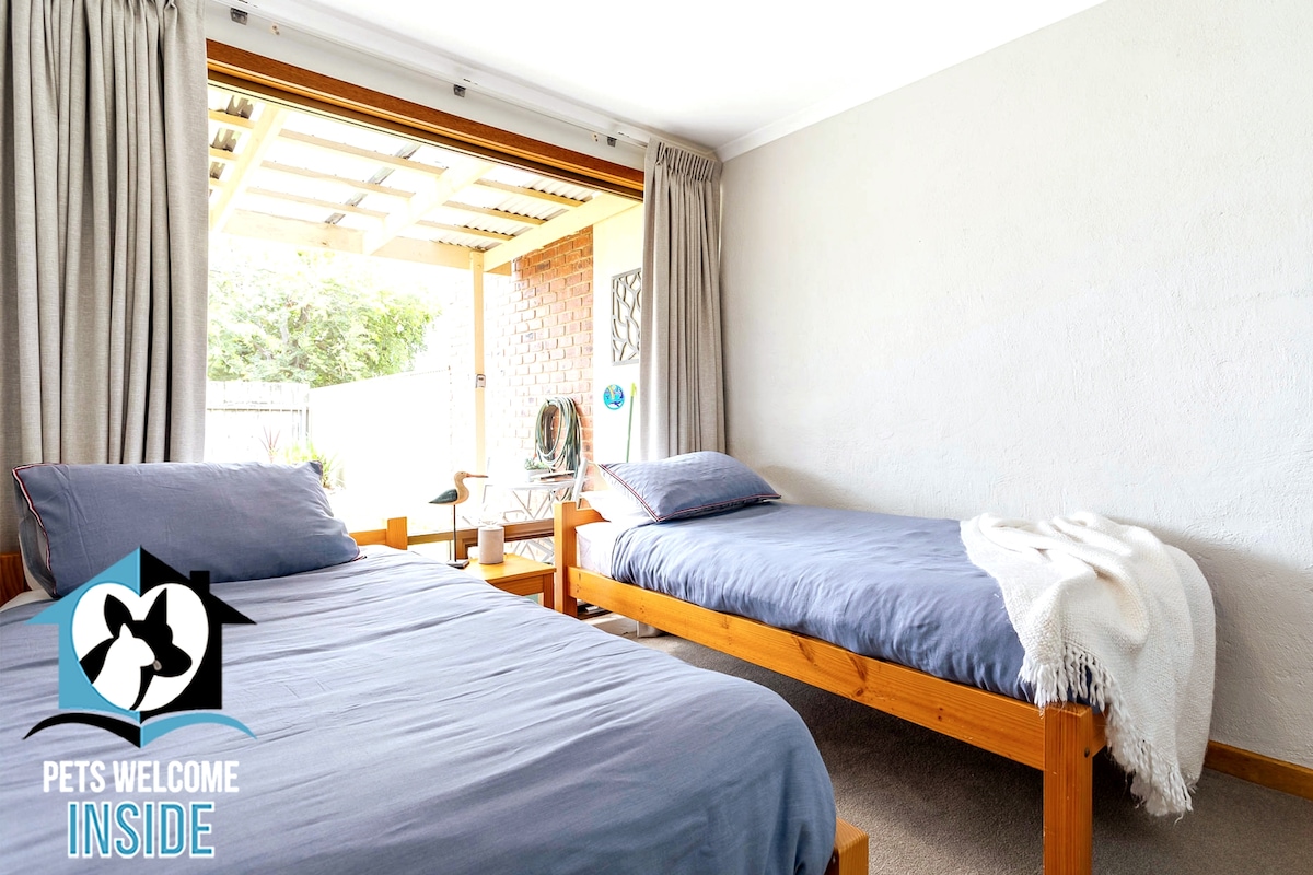 Chumba cha kulala cha tatu na vitanda vya mtu mmoja