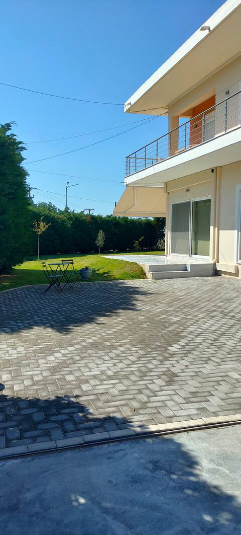 Cosy Garden Villa