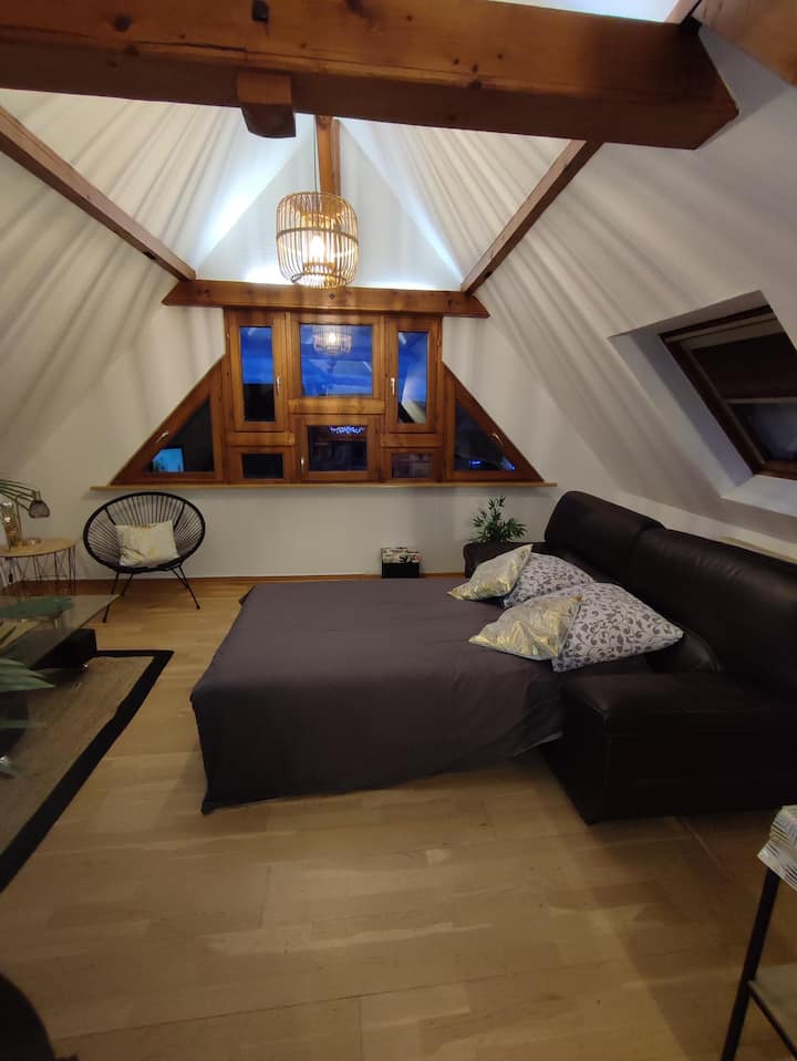 кауч на спуштање во дневна соба