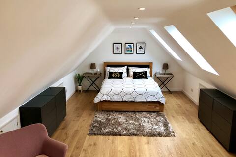 Top performing Airbnb: Gorgeous annexe with parking and use of EV charger in Henley On Thames