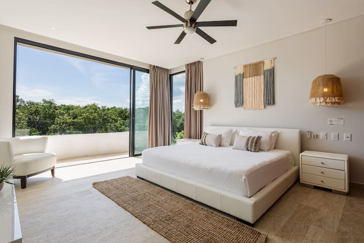 Todas las habitaciones tienen el estilo interior al aire libre. Puedes ser uno con la naturaleza. 