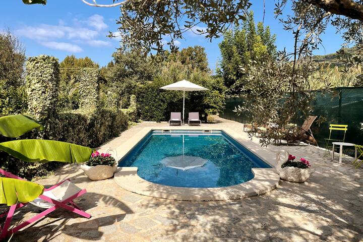 Lovely villa with a salty & private swimming pool gallery image 2