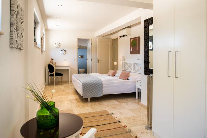 SeaCrete Villa 1–Book the dream*Limited-Time Offer gallery image 5