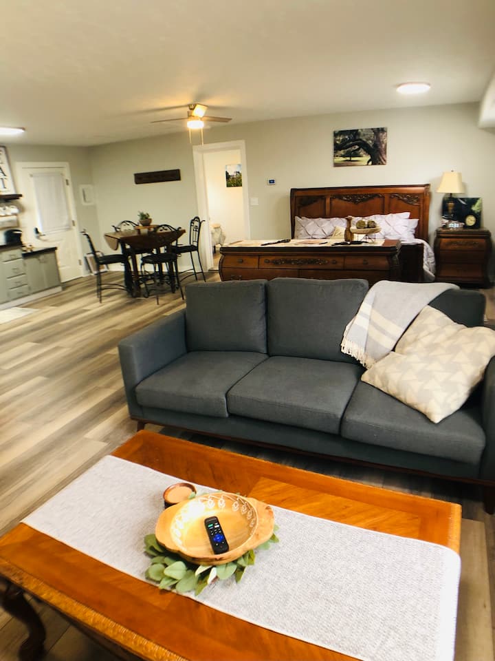 Suite On Sunset Ridge, 26 Acres And A Small Pond. - Barboursville, WV