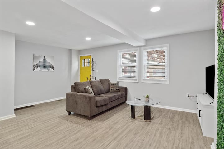 Spacious 3br Near City And Stadiums - Walk Or Ride - Pittsburgh, PA