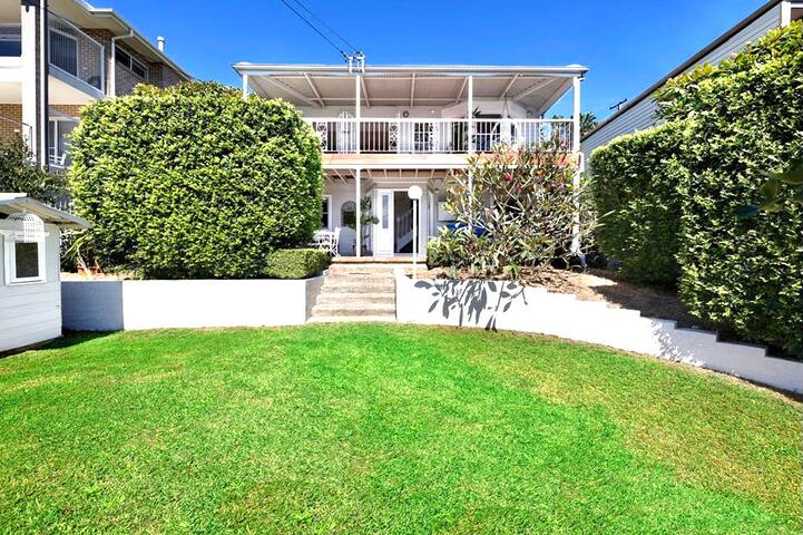 Bundeena Beach Getaway- water views & sunny deck gallery image 5