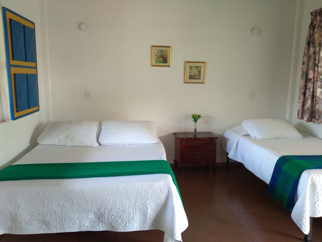 1 tweepersoonsbed en 1 eenpersoonsbed