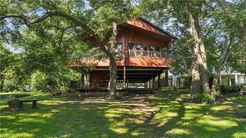 Waterfront House & Dock: 5 bedrooms, space for 30