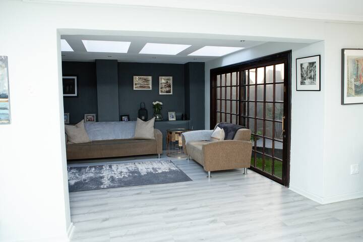 Happy 4 bedroom family Home, with Solar gallery image 4