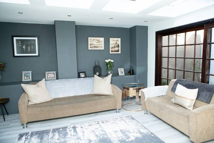 Happy 4 bedroom family Home, with Solar gallery image 3