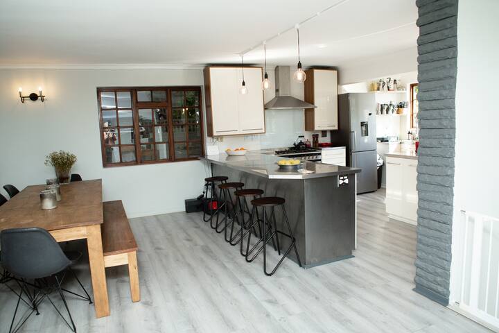 Happy 4 bedroom family Home, with Solar gallery image 5