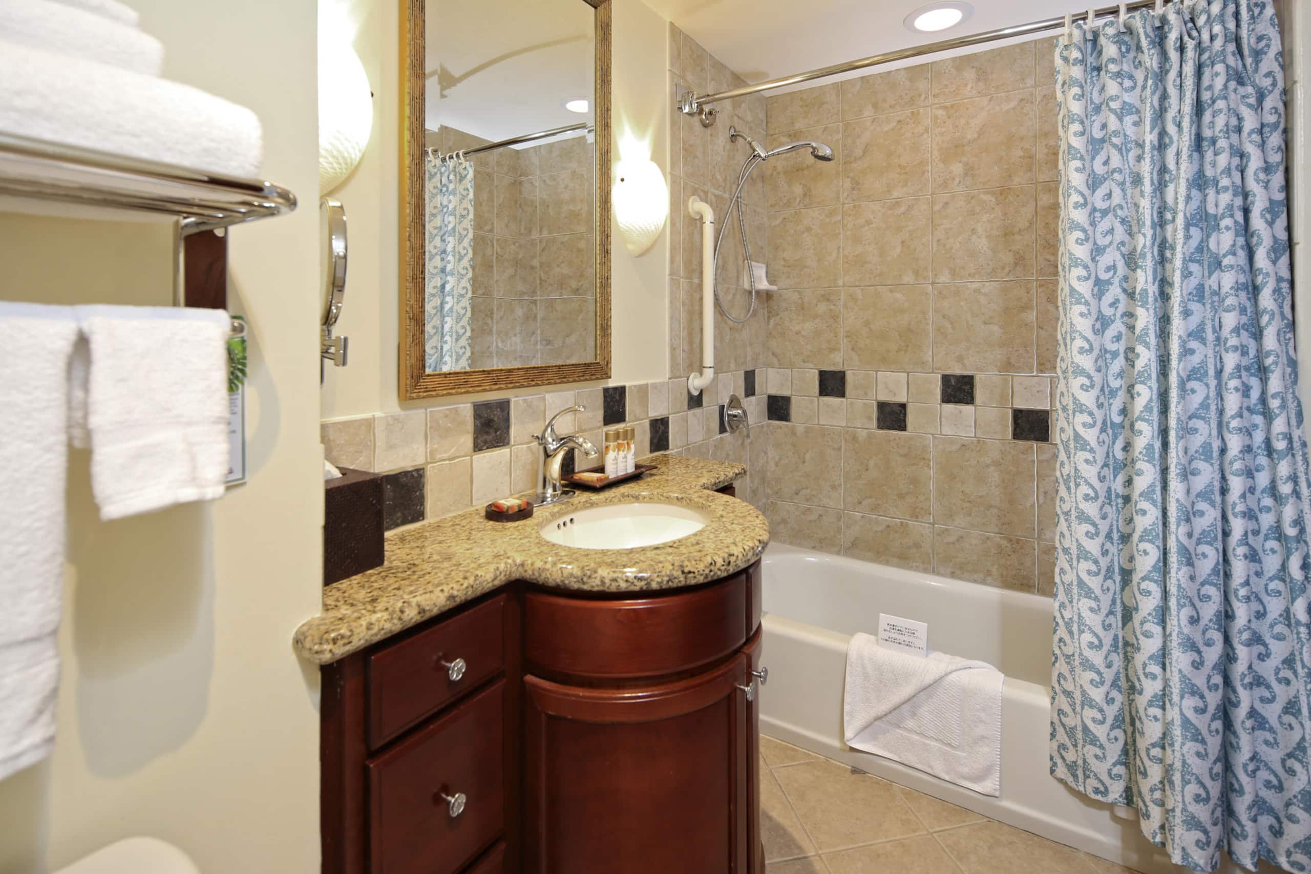 Condo in Kapolei · ★4.86 · Studio · 2 beds · 1 bath - Image 4