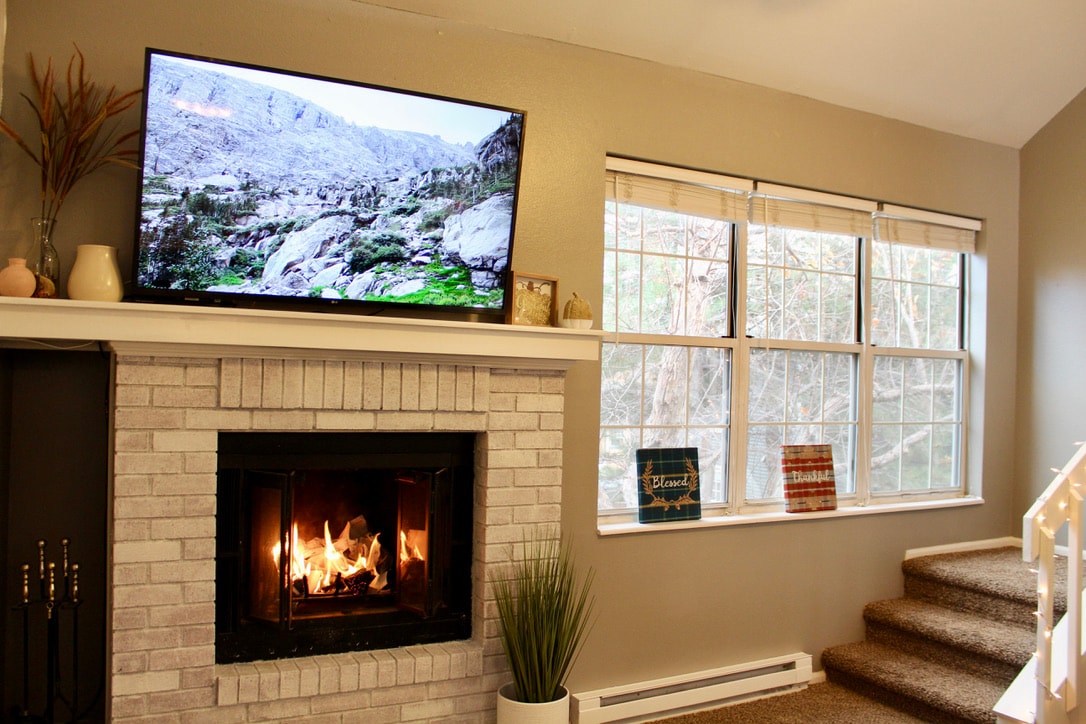 Камина във всекидневната