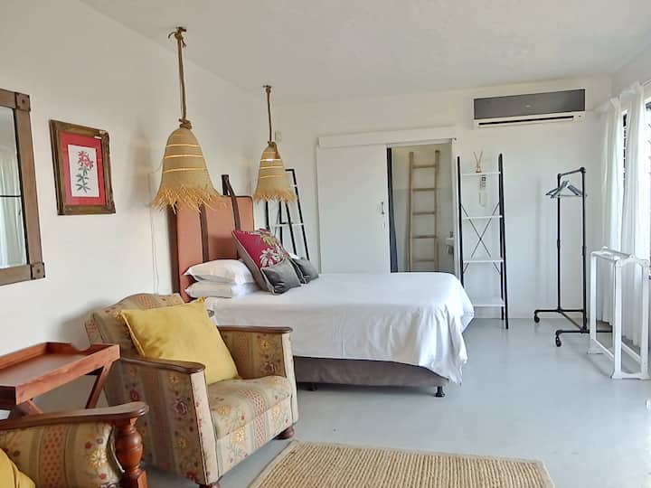 מיטה זוגית סטודיו A עם מקלחת צמודה, שירותים וטלוויזיה בלווין