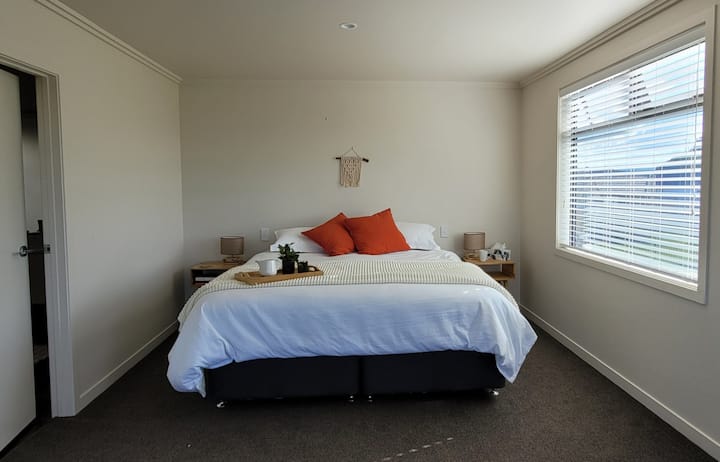 Hlavná spálňa s vlastnou kúpeľňou