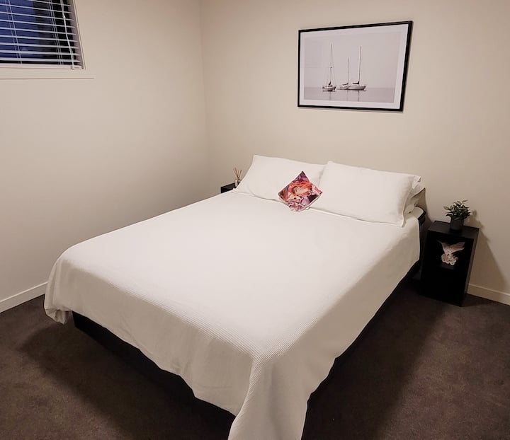 Spálňa s manželskou posteľou