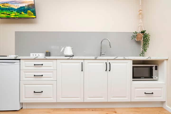 Central Guest Studio With Secure Parking! - Wagga Wagga