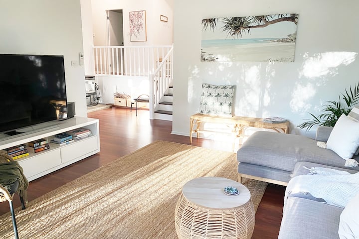 Close To Beach, Huge Deck Valley Views Fireplace - Terrigal
