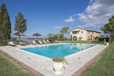 Rural Tuscany | farmstay with panoramic pool
