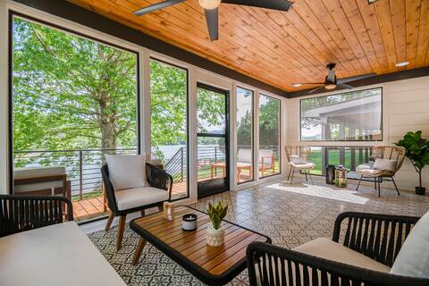 Lake Chatuge Front Cabin W/ Mountain Views!
