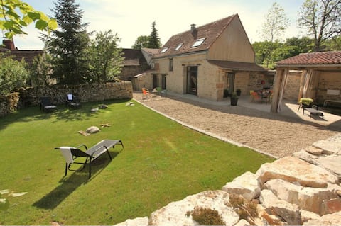 Les Pierres du Quercy: 6 people/heated pool