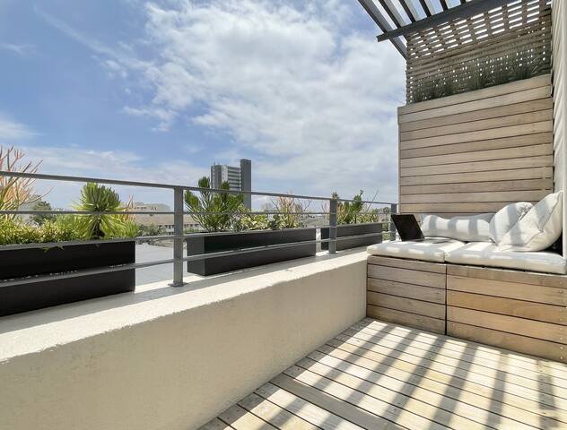 Luxury Designer Penthouse Loft gallery image 4