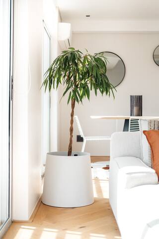 Luxury Designer Penthouse Loft gallery image 2