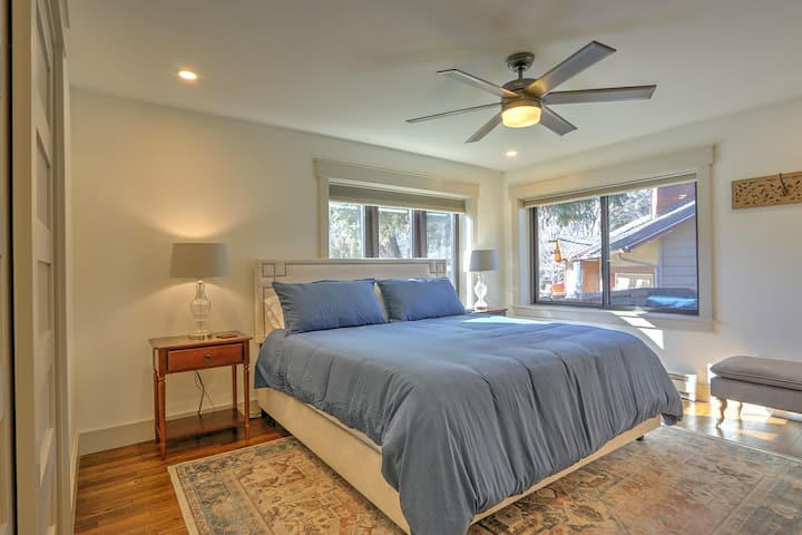 Segundo dormitorio principal con cama tamaño king.