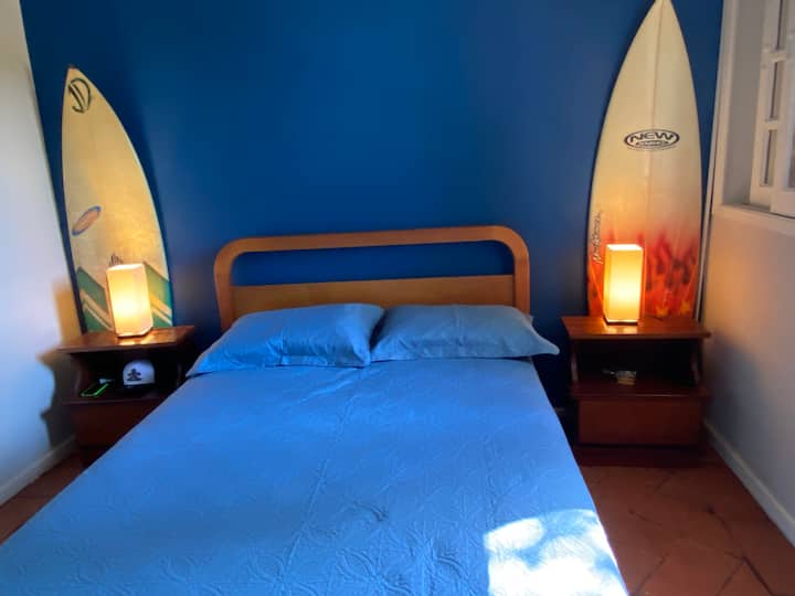 Camera con un letto matrimoniale 