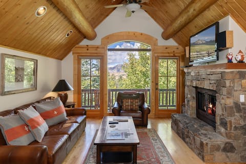 Popular Airbnb listing: Walk to Lifts • Spacious Quiet Condo • 4 En-Suites in Mountain Village
