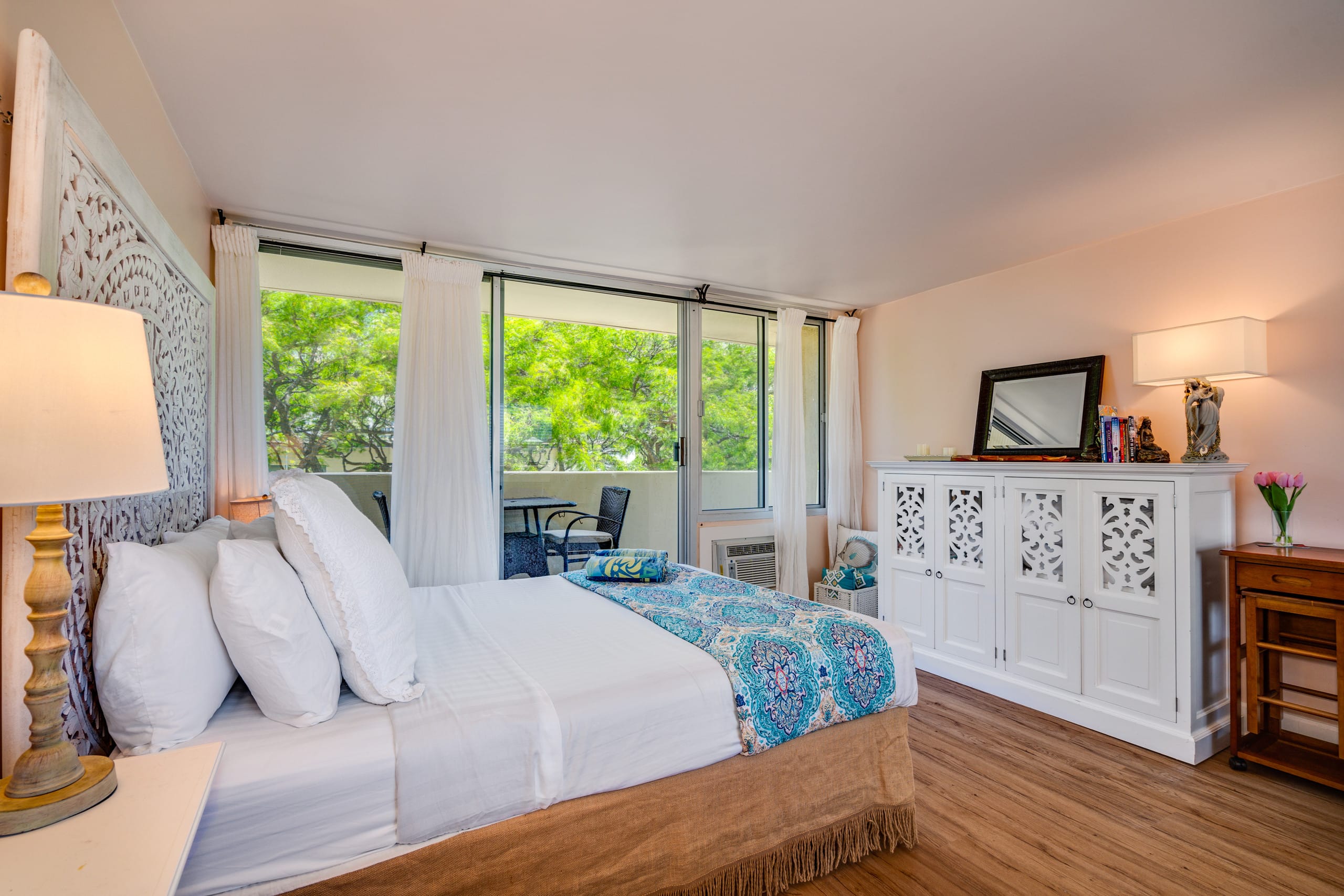 Condo in Honolulu · ★4.77 · Studio · 1 bed · 1 bath - Image 2