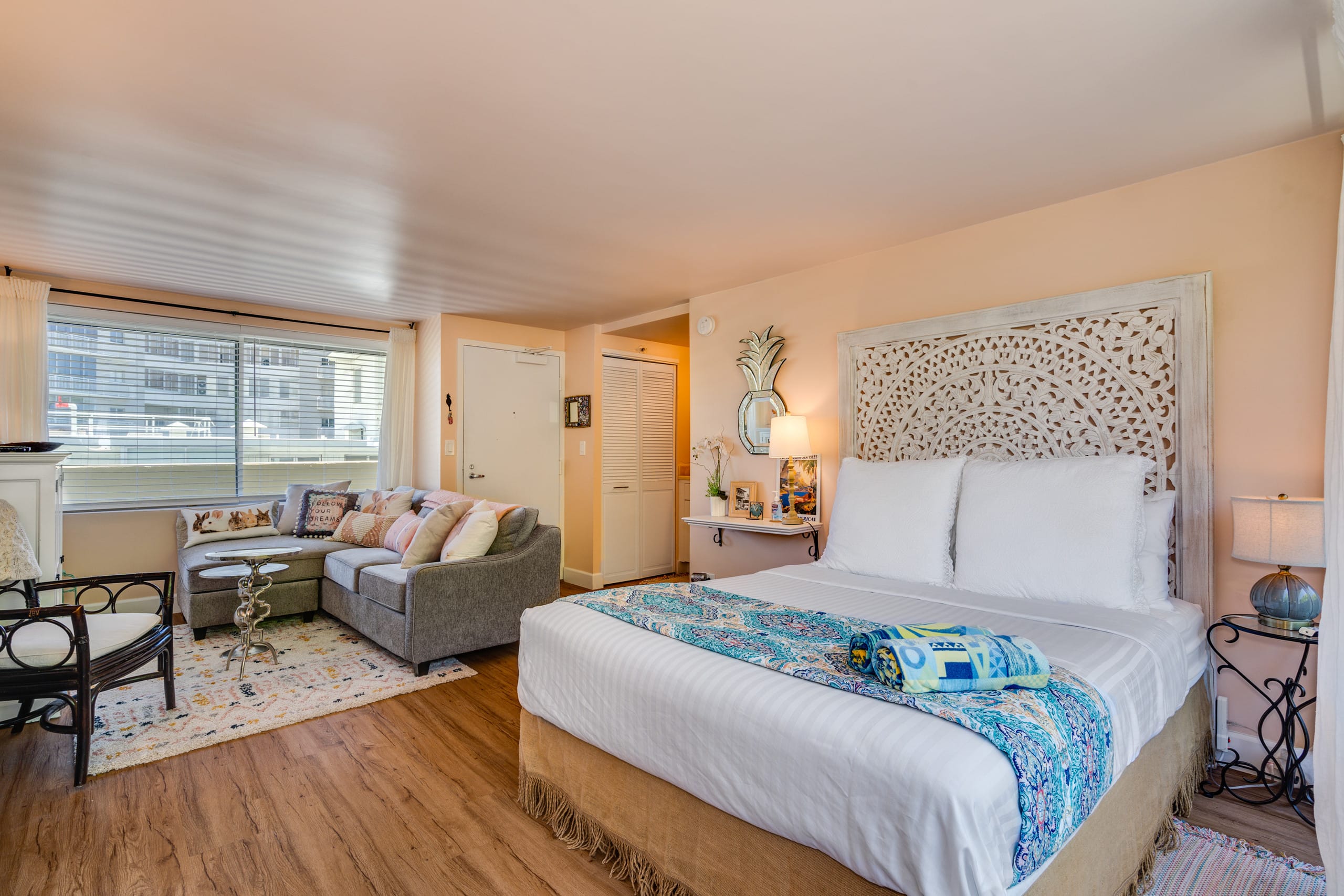 Condo in Honolulu · ★4.77 · Studio · 1 bed · 1 bath - Image 9