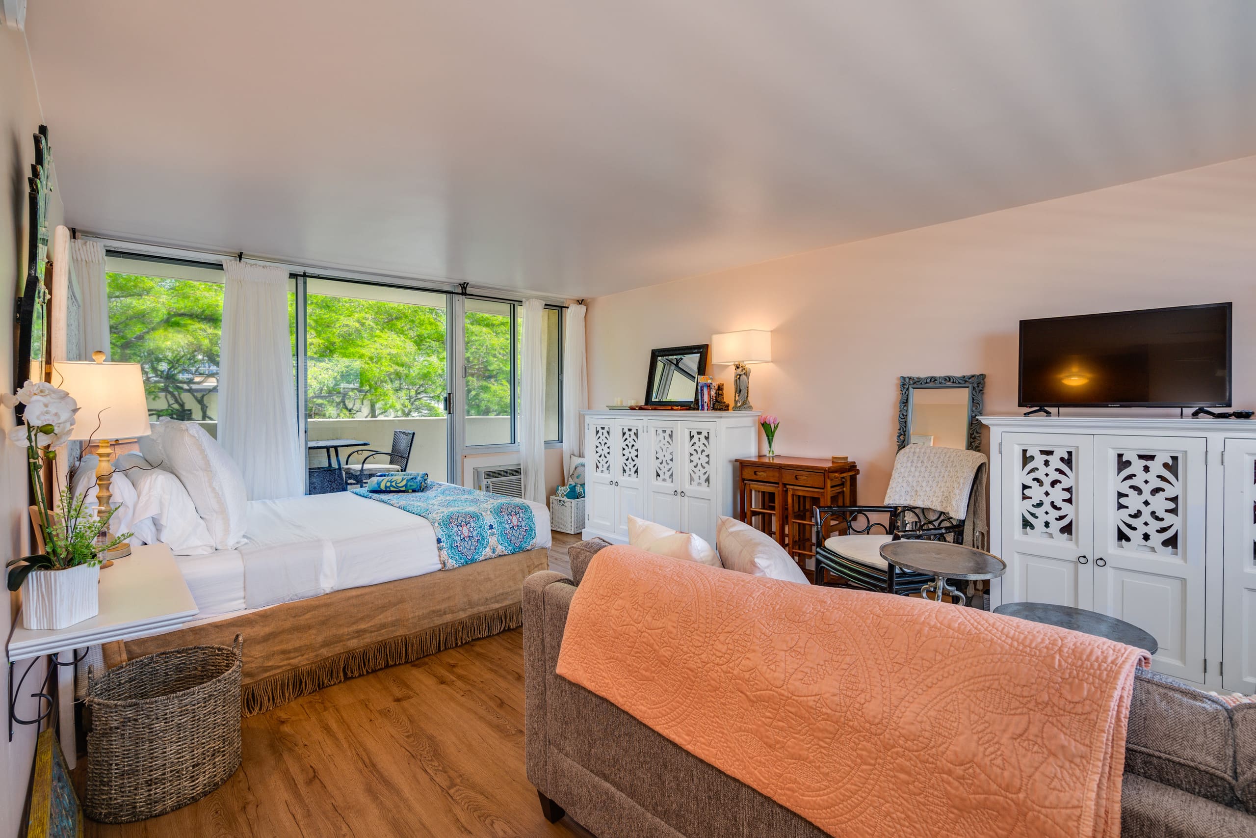 Condo in Honolulu · ★4.77 · Studio · 1 bed · 1 bath - Image 7