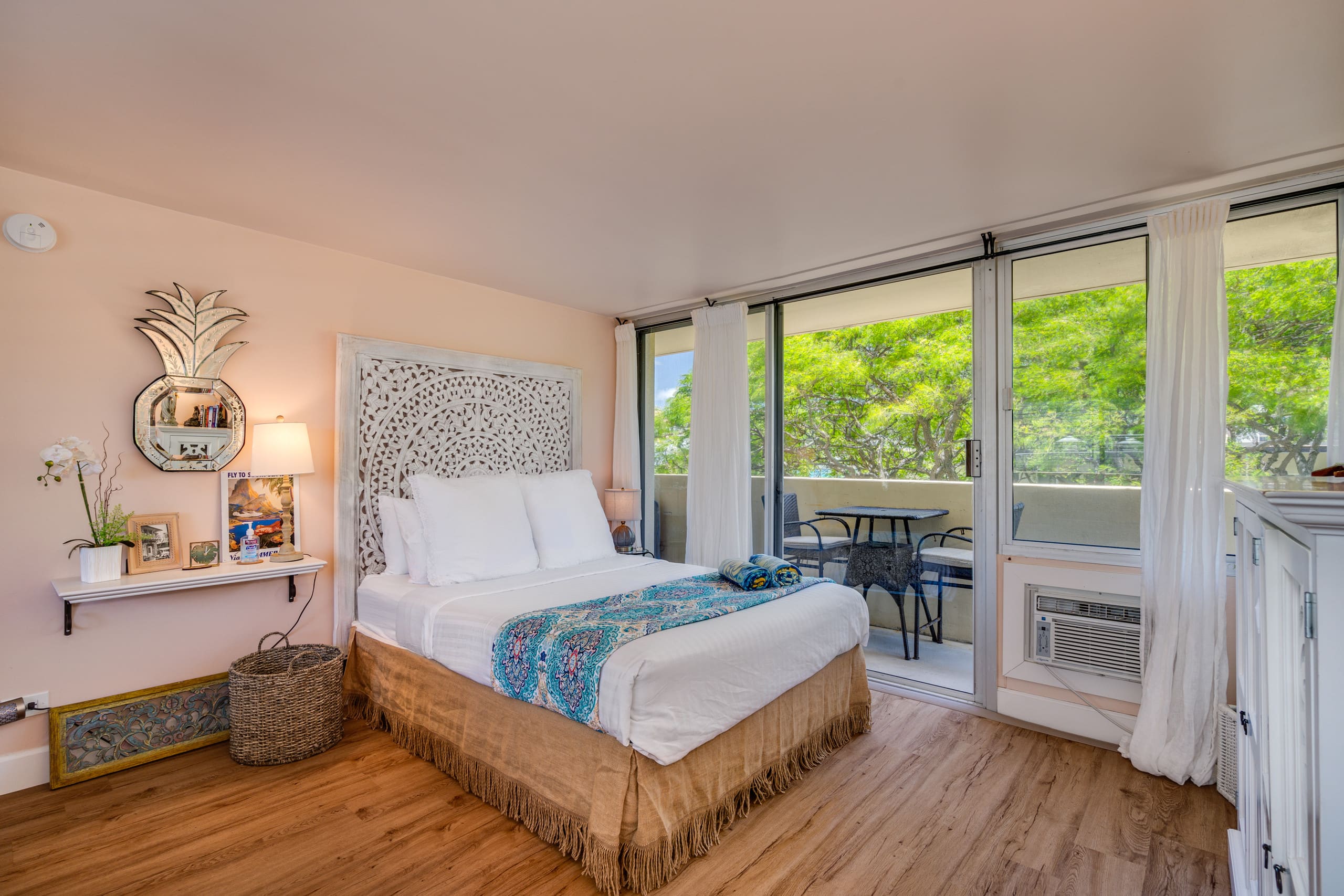 Condo in Honolulu · ★4.77 · Studio · 1 bed · 1 bath - Image 1