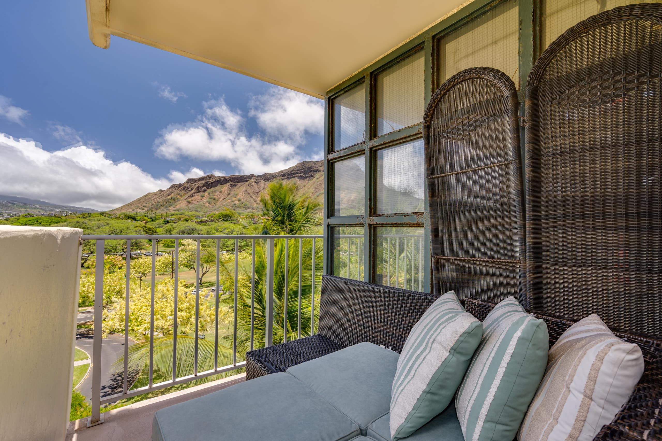 Condo in Honolulu · ★4.77 · Studio · 1 bed · 1 bath - Image 15