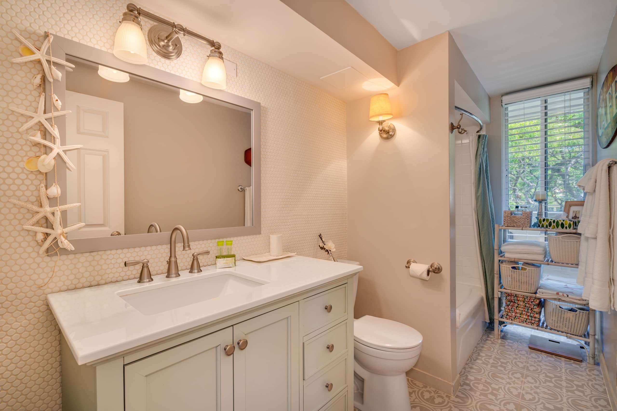 Condo in Honolulu · ★4.77 · Studio · 1 bed · 1 bath - Image 3