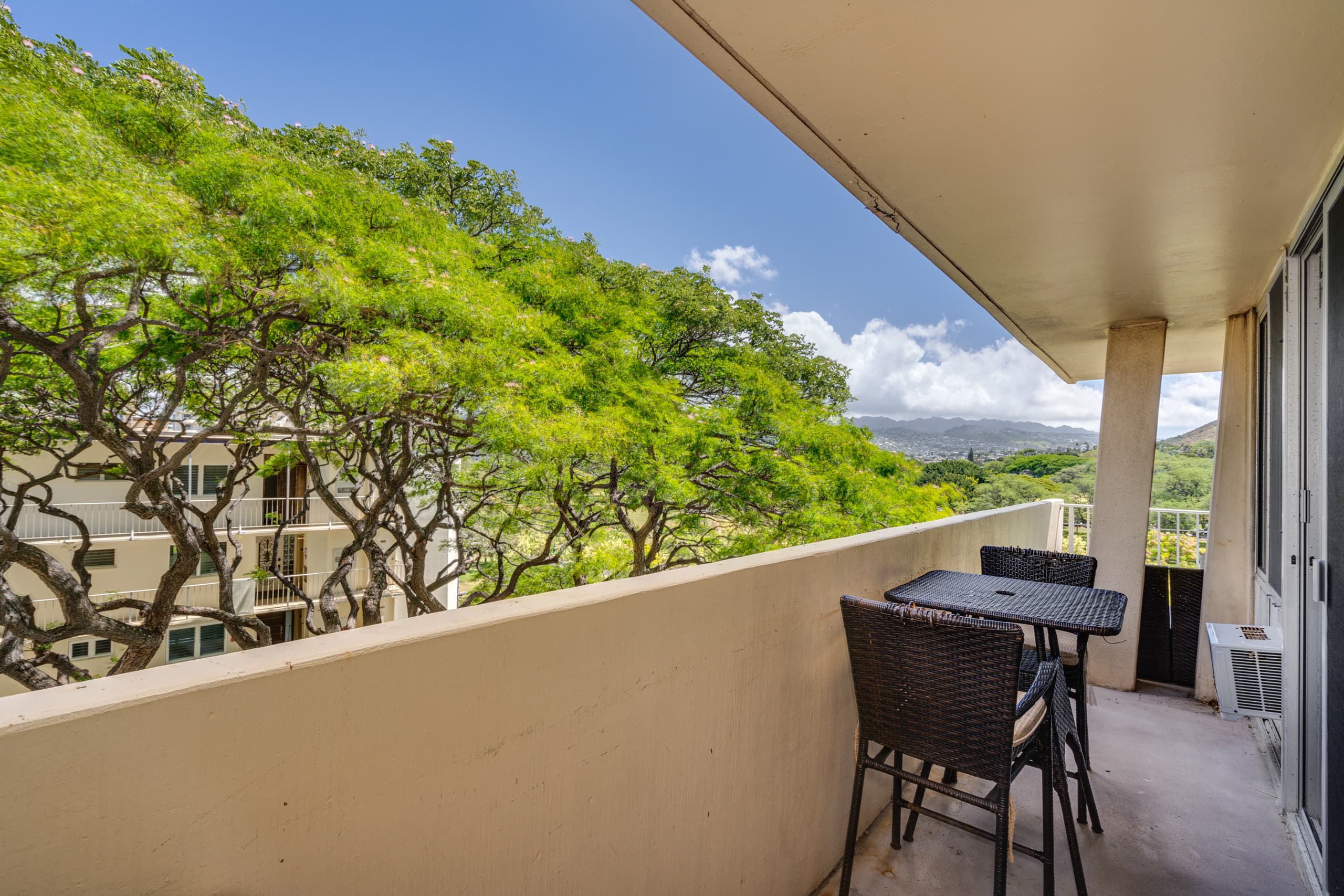 Condo in Honolulu · ★4.77 · Studio · 1 bed · 1 bath - Image 17