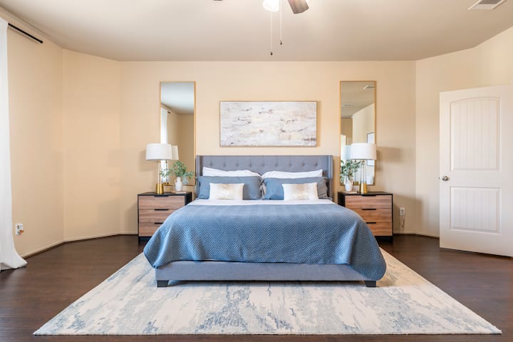Chambre principale avec salle de bain privée